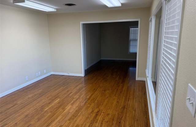 1012 Fort Worth Highway