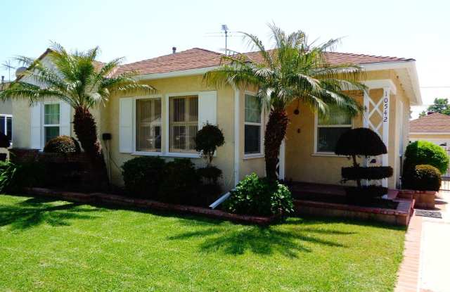 10542 Rose Dr