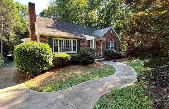 2016 Colonial Place