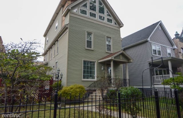 4532 N Ashland Ave House - 4532 North Ashland Avenue, Chicago, IL 60640