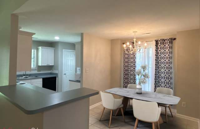 Lovely Ranch Style Home in Raintree!