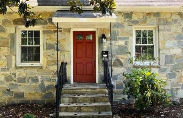 Photo of 420 WOODFORD Street