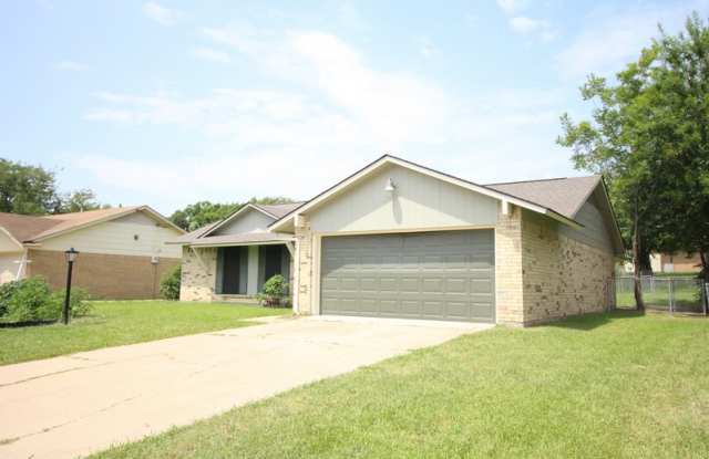 2541 Mossglen Dr - 2541 Mossglen Drive, Dallas, TX 75227