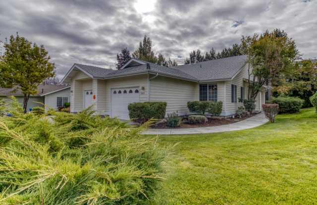 Photo of 1923 Ne Derek Dr