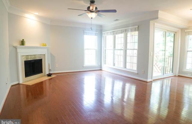 Photo of 2816 EMMA LEE Street unit: 301