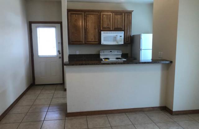 1708 Monroe Apt 204