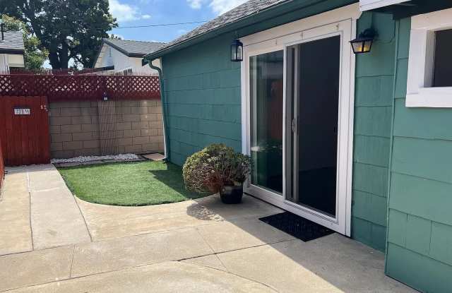 739 1/2 N Philadelphia St