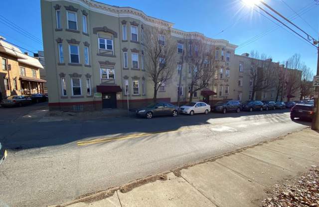 Oakland 2 BR on Bates St! Great for Pitt Students! Call Today! - 3452 Bates Street, Pittsburgh, PA 15213