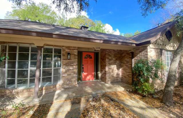 WHISPERING OAKS RARE FIND 3 BD/2 BA AVAILABLE APRIL 7TH!