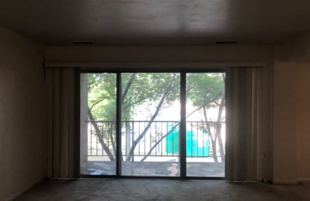 11 Canterbury Sq. 202