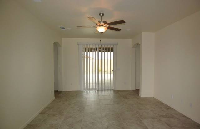 3 bedroom 2 bathroom in Ashton Park gated community NW Visalia!