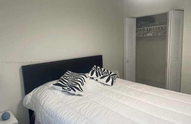 9715 Fontainebleau Blvd