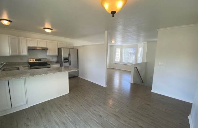 Beautiful 4 bedroom Home in Clinton