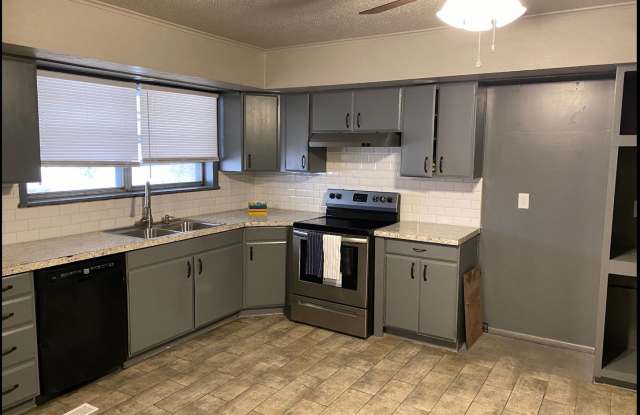 Photo of Nice 4 bed 2 bath home for rent!!