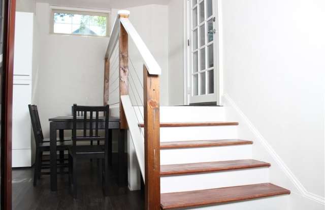 Photo of 1124 Center Street NW