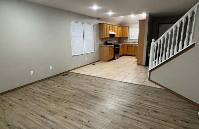 4317-4319 N Morgan Ct