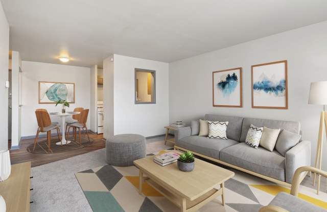 District on Oakwood - Northside Apartments
