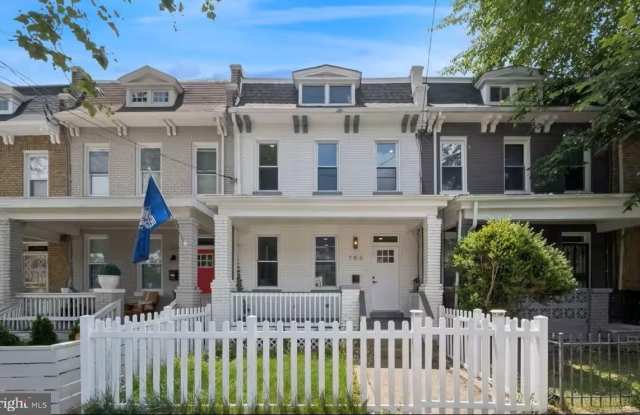 706 LONGFELLOW Street NW