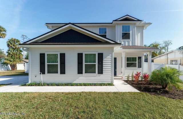 Photo of 1328 6TH Avenue N