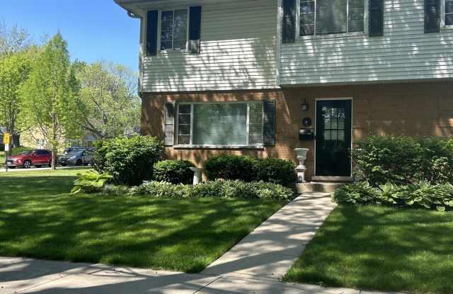 4 S Maywood Road