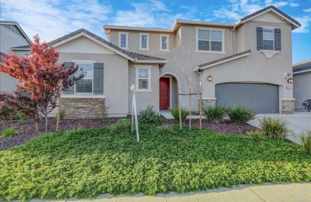 Beautiful 4 Bedroom Home in Brighton Landing – Vacaville
