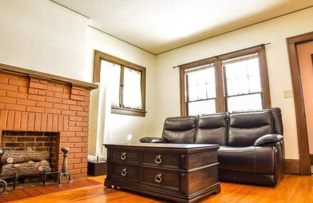 661 Surrey Avenue East