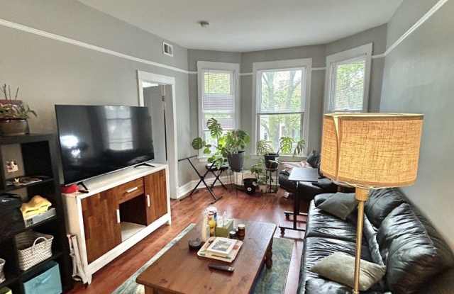 3240 N Whipple Street