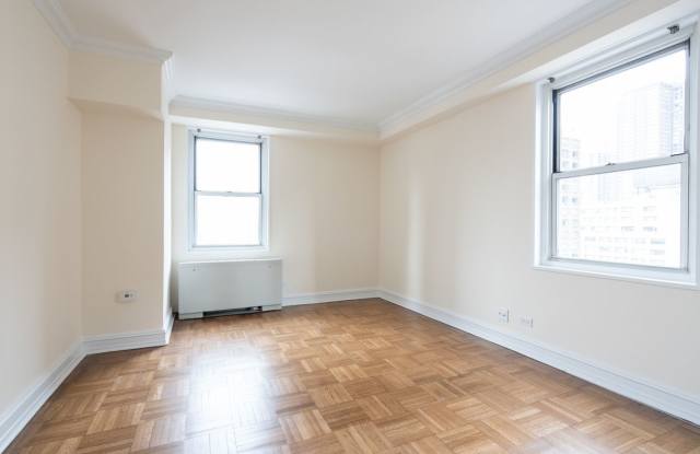 321 W 37th St