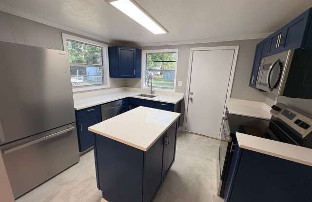 3 Bed / 2 Bath Single-Family Home Near Downtown Eustis