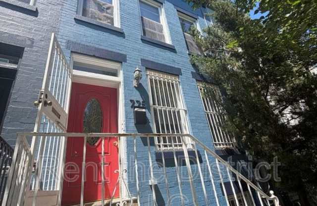 775 Kenyon Street NW