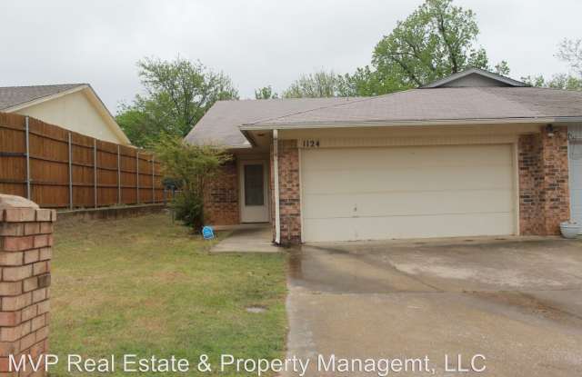 1124 Parkview Dr - 1124 Parkview Drive, Midwest City, OK 73110