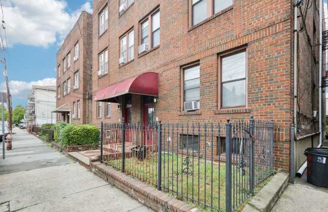 262 CLENDENNY AVE
