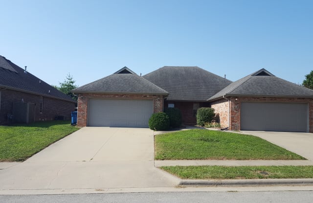 1430 West Sackett Street - 1430 West Sackett Street, Springfield, MO 65807