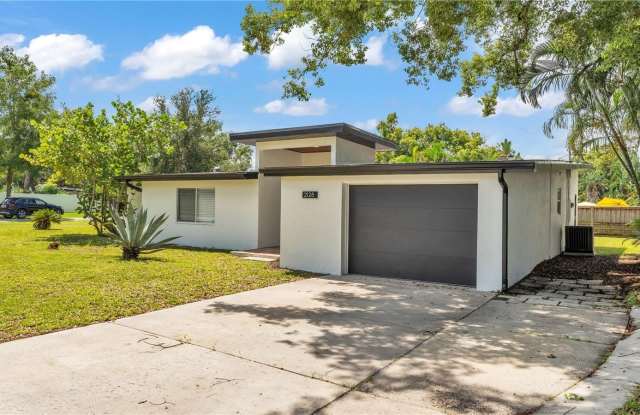 Photo of 2128 SYCAMORE DRIVE