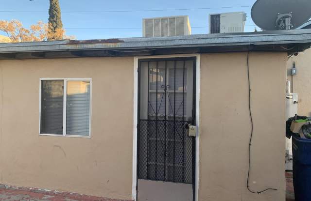 Photo of 3111 DURAZNO Avenue unit: Rear