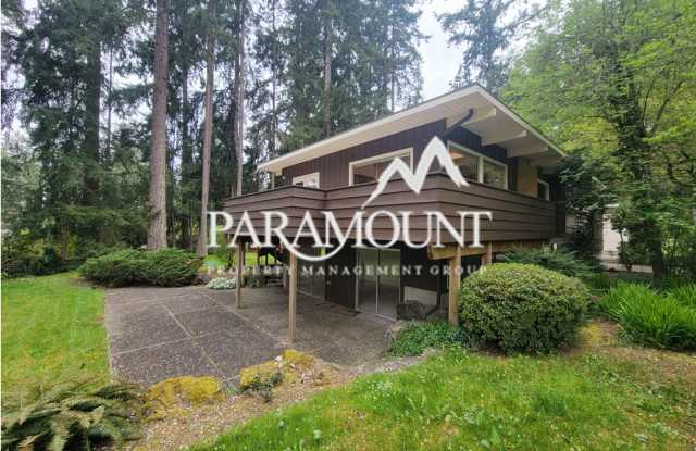 13871 Manzanita Rd NE