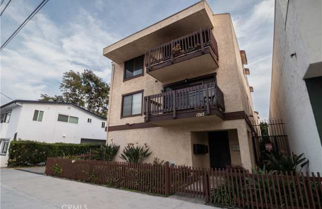 1242 E 4th Street