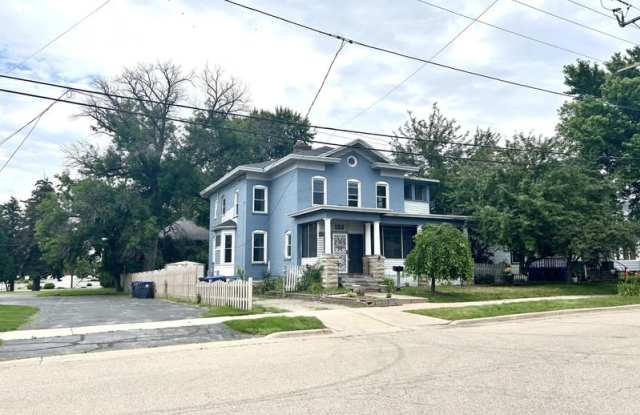 120 East Franklin Avenue