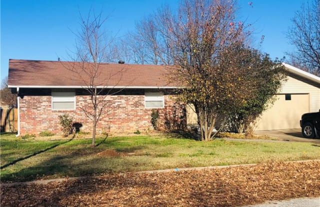 811  S Riviera  DR - 811 Riviera Drive, Rogers, AR 72758