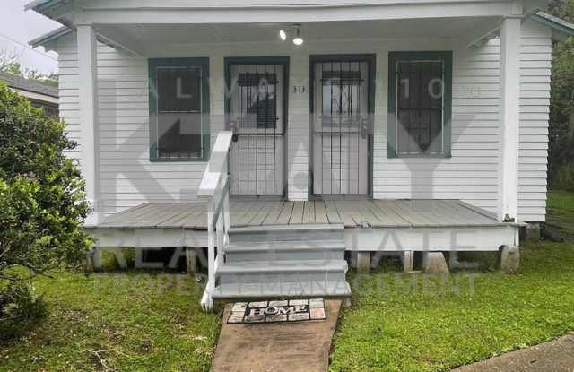 313 W Gilman Road