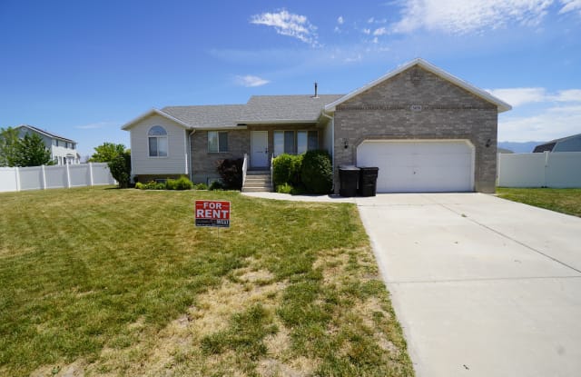 3870 Rungsted Cir - 3870 West Rungsted Circle, Syracuse, UT 84075