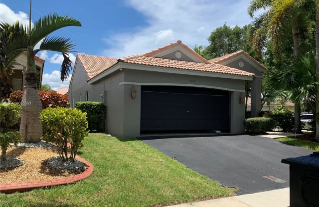 4304 Beechwood Cir - 4304 Beechwood Circle, Weston, FL 33331