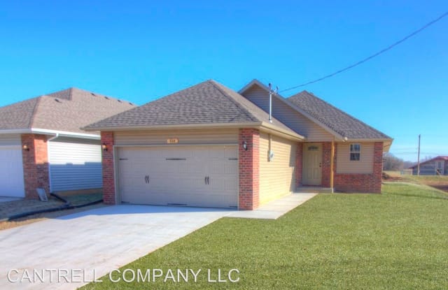 868 S Waco - 868 S Waco Ave, Springfield, MO 65802