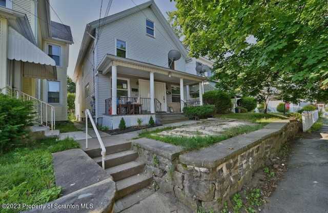 1716 Wayne Ave