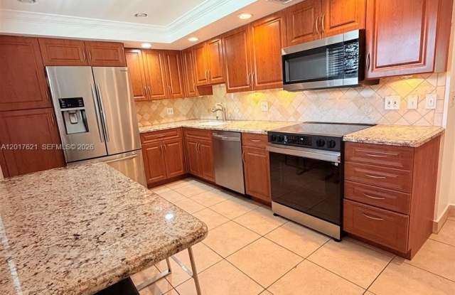 4020 W Palm Aire Dr