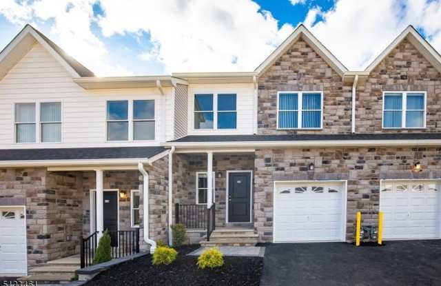 32 Arlene Ct