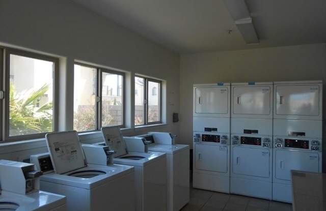 $1000 off one month's rent!!