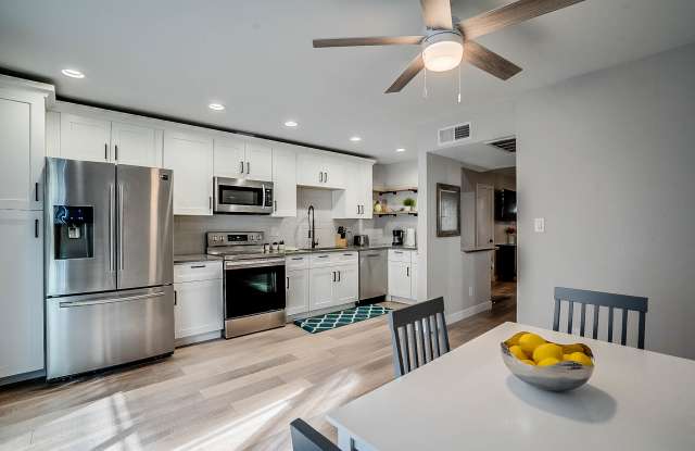 4848 North Woodmere Fairway