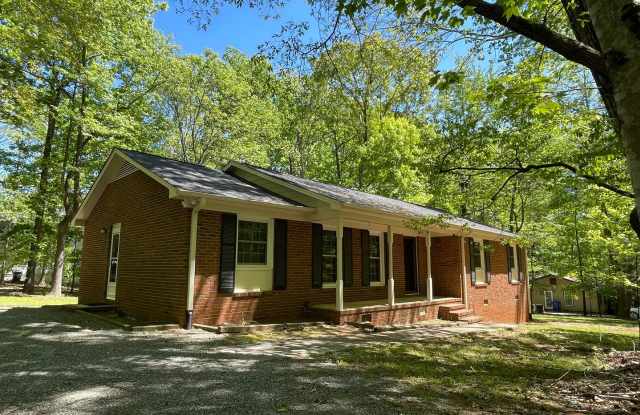 Lovely 3br 2ba home in quiet Chapel Hill neighborhood, walking distance to McDougle Elementary!