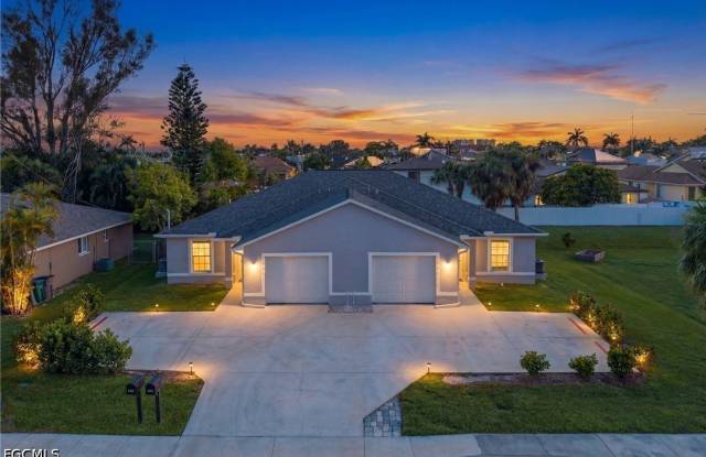 1426/1428 Cape Coral Parkway W